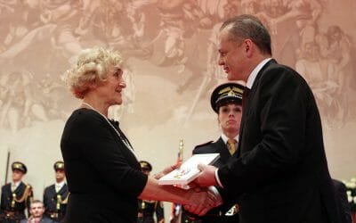 Mária Smreková s Medailou prezidenta SR